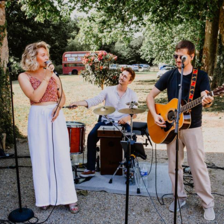 Buffet brasero en plein air avec concert live Acoustic Road à Loire&amp;Sens